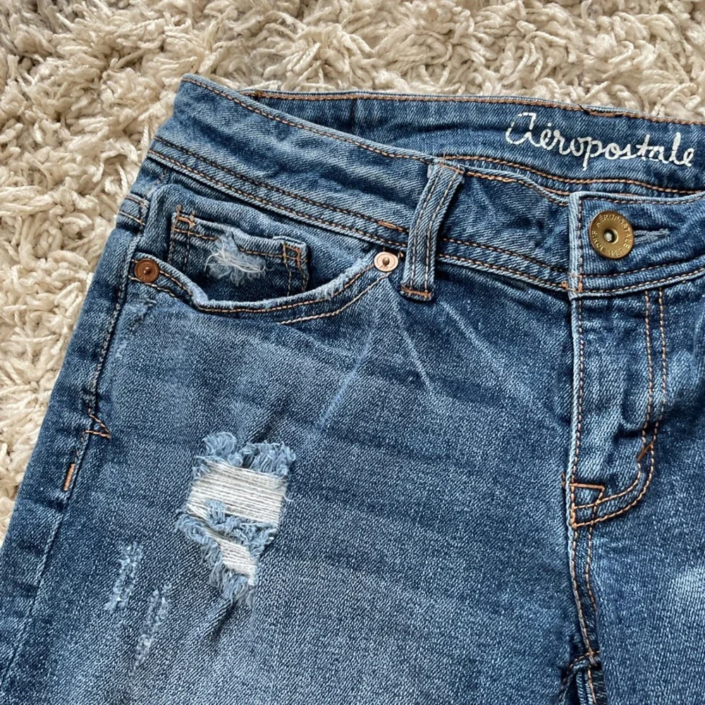 Aeropostale Boyfriend Denim Shorts Womens 00 Distressed Raw Hem Medium‎ Wash